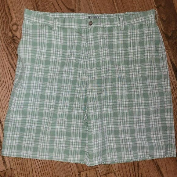 IZOD GOLF Athletic Plaid Casual Shorts Men's Size 40 - Picture 1 of 3